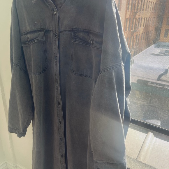 Pretty Little Thing oversized denim shirt - Picture 3 of 4